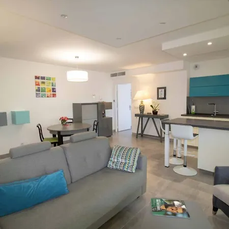 Beautiful 78m With 2 Balconies In Raphael شقة