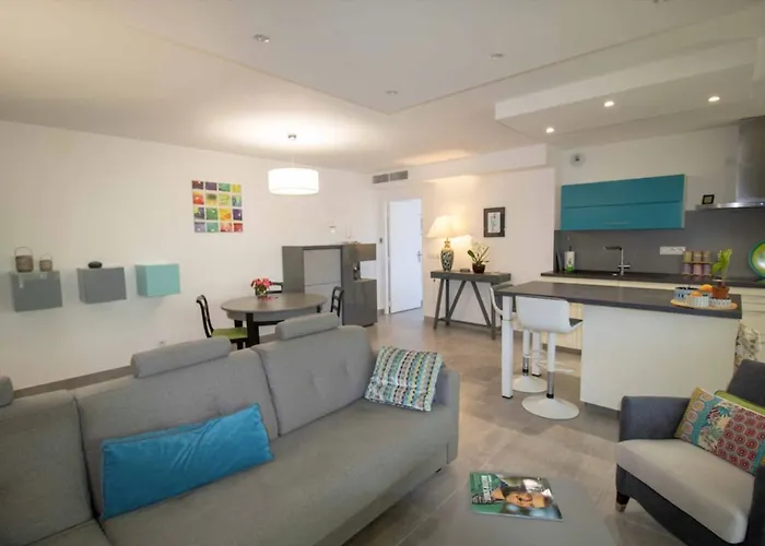 Beautiful 78m With 2 Balconies In Raphael Lägenhet