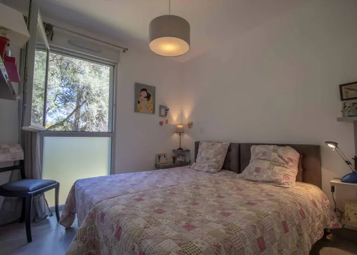 Beautiful 78m With 2 Balconies In Raphael