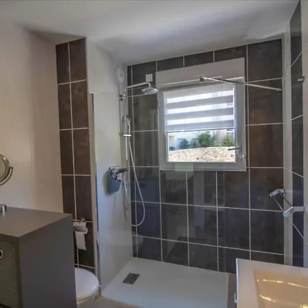 Beautiful 78m With 2 Balconies In Raphael