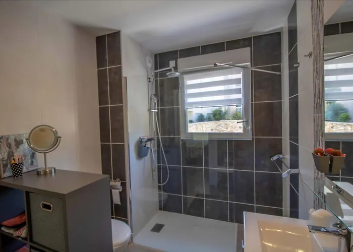 Beautiful 78m With 2 Balconies In Raphael