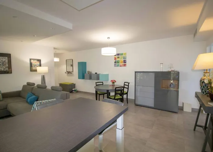 Apartment Beautiful 78m With 2 Balconies In Raphael Saint-Raphaël