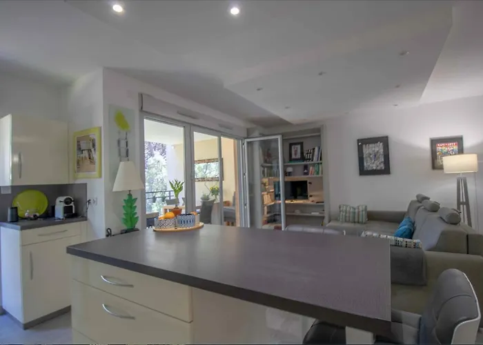 Apartment Beautiful 78m With 2 Balconies In Raphael Saint-Raphaël