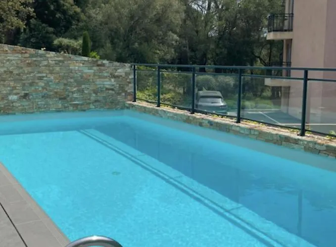 Beautiful 78m With 2 Balconies In Raphael Saint-Raphaël